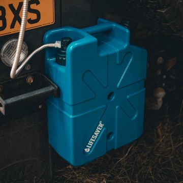 https://arrowbow.eu/media/catalog/product/3/6/360x1000x0_lifesaver-jerrycan-shower-attachment-doucheset-5.jpg