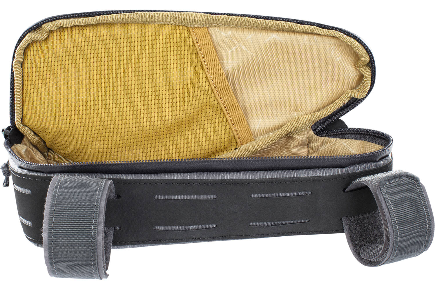 https://arrowbow.eu/media/catalog/product/4/4/442d6b93-3728-4d01-a839-f86822165264_evoc-multiframepac-carbongrey-m-11.jpg