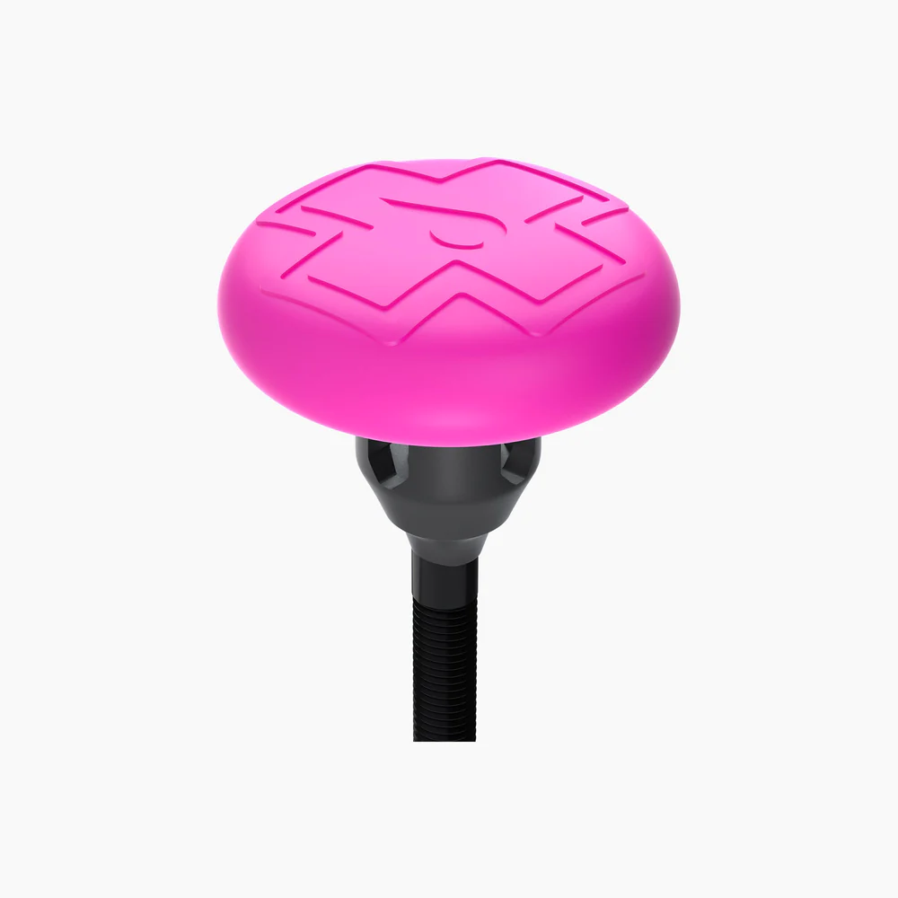 https://arrowbow.eu/media/catalog/product/w/e/web_02_tealth-tubeless-tag-holder-with-44mm-valve-kit_1_1000x1000.jpg